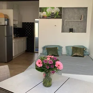 Magnifique Au 2ème étage, à Proximité De La Gare Du Midi! Appartamento